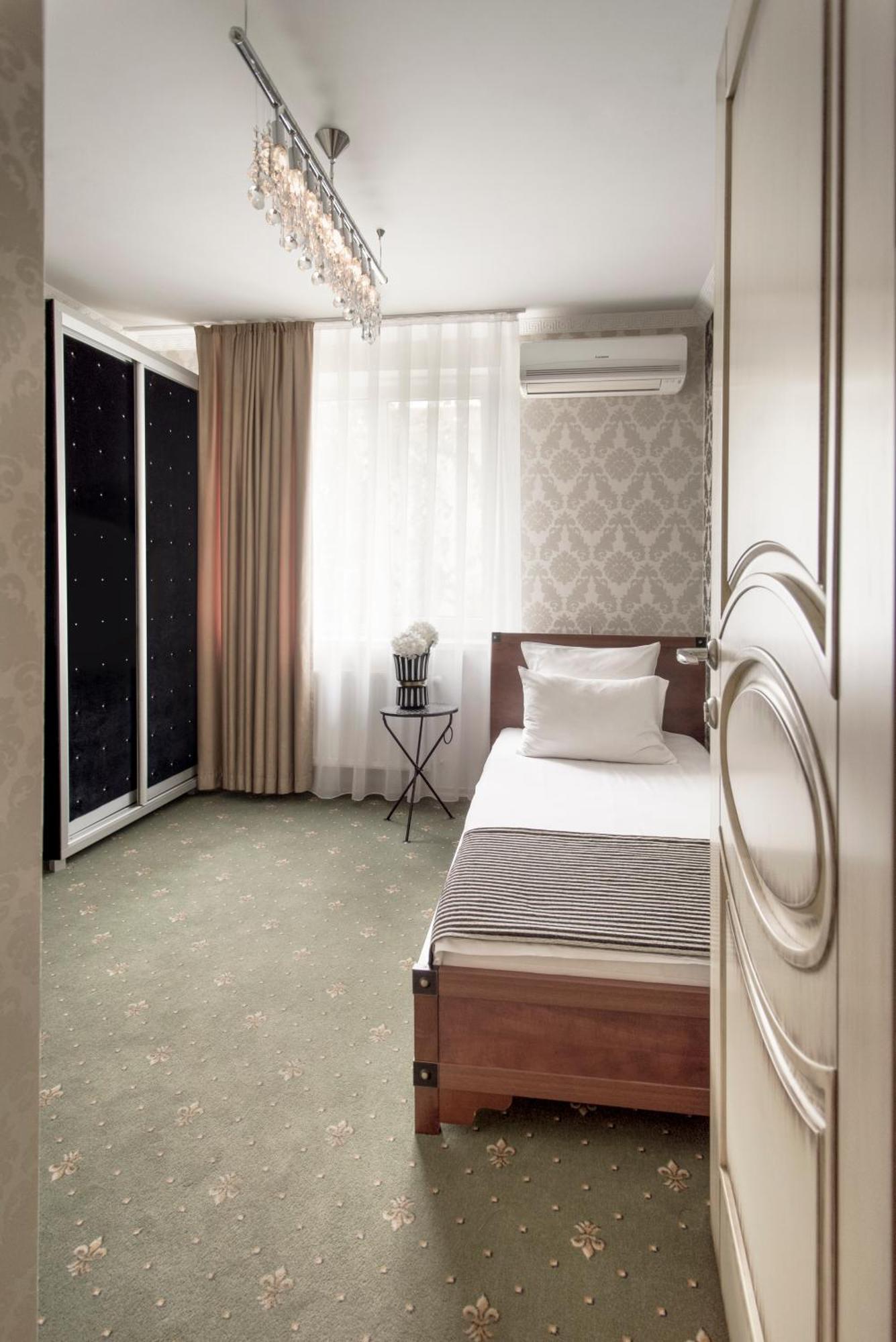 Weekend Boutique Hotel Chisinau Exterior foto