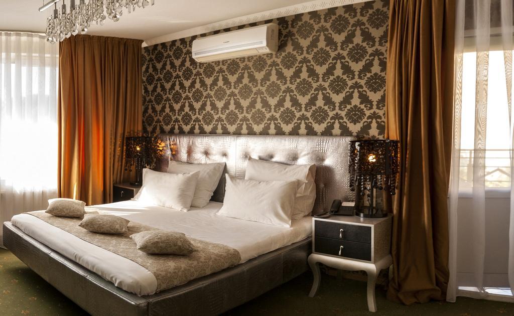 Weekend Boutique Hotel Chisinau Exterior foto