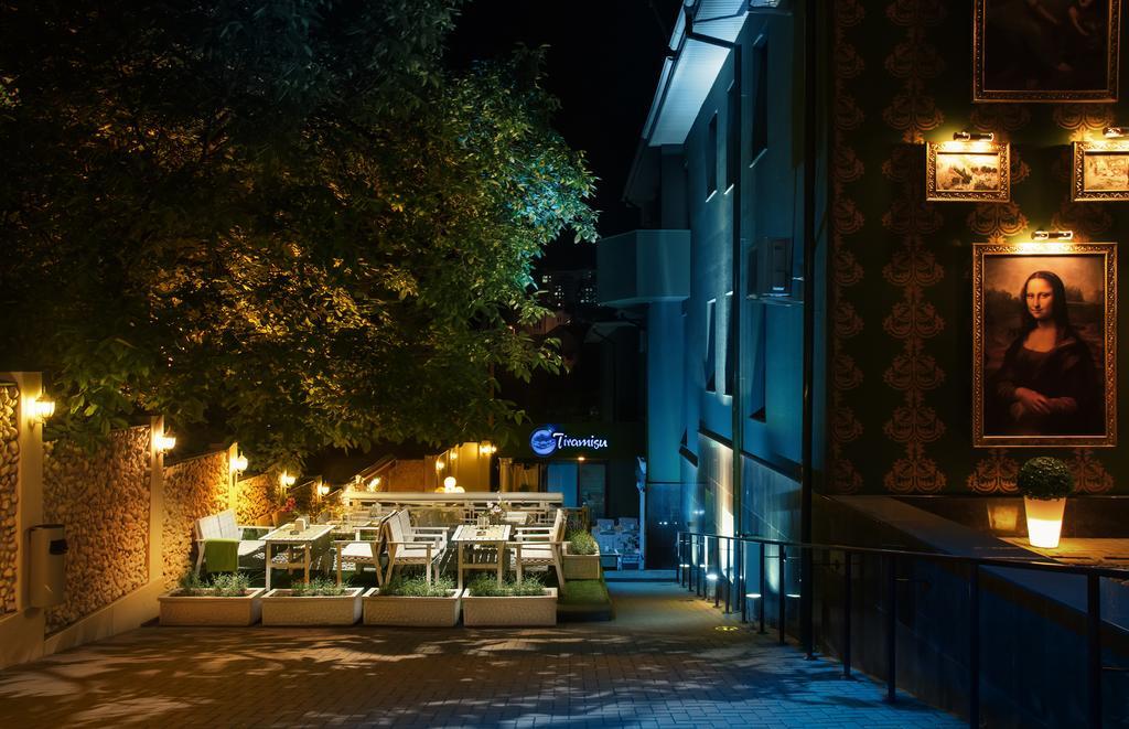 Weekend Boutique Hotel Chisinau Exterior foto