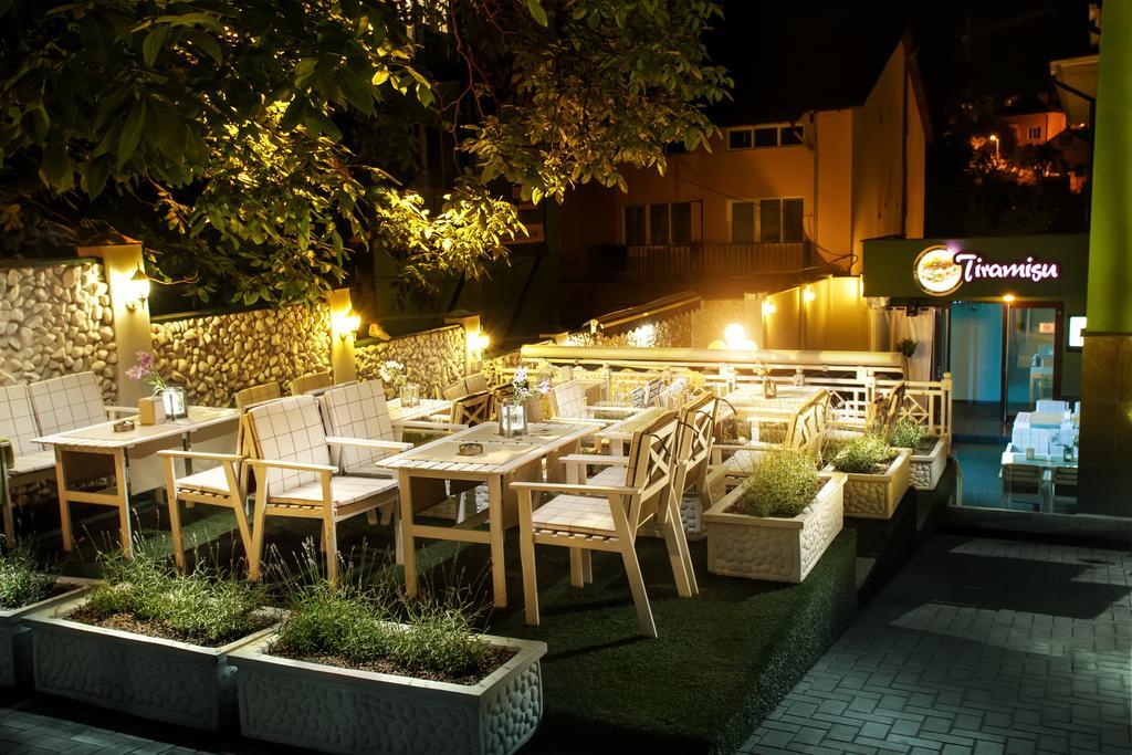 Weekend Boutique Hotel Chisinau Exterior foto